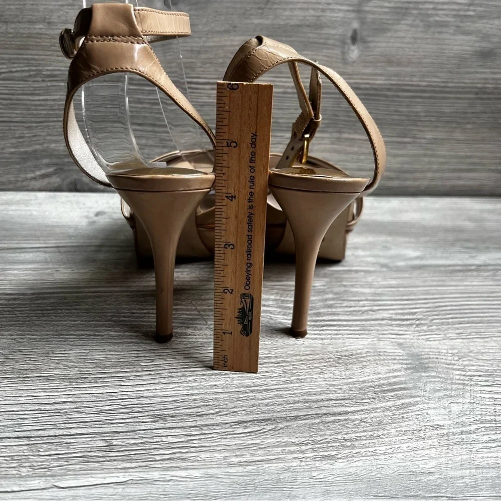 Michael Kors Gideon leather taupe beige platform strappy sandal heels size 7.5